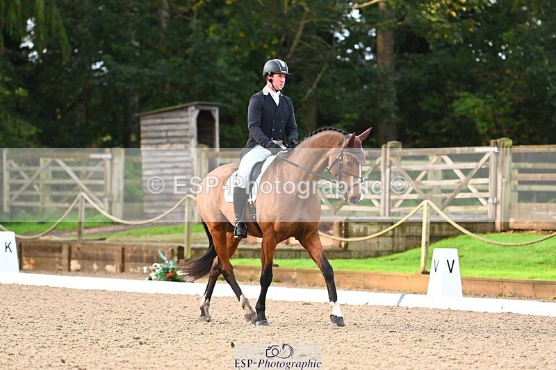 231021-085550-12707 - 321-MAN.ABOUT.TOWN.II-David.Doel-DR