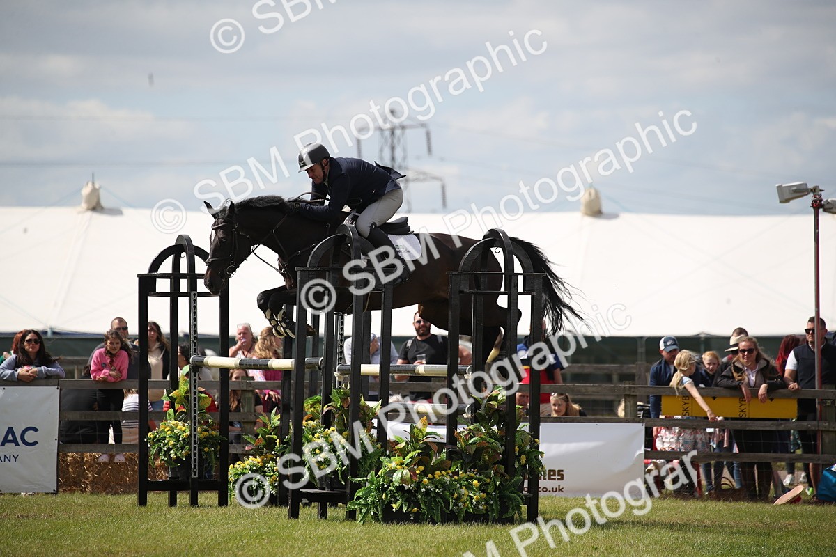 SBM_17525 - Class 208 - Senior Foxhunter 1.20m Open