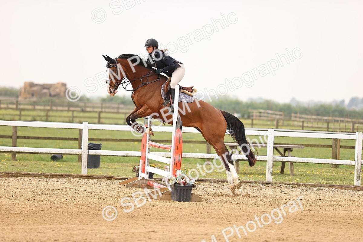  - Class 15 - Senior British novice - 90cm