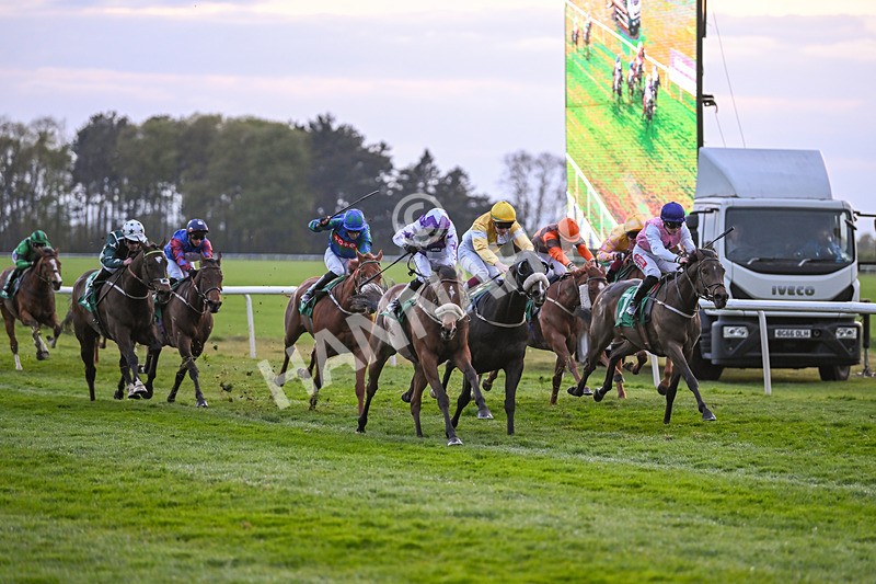 220425-Race 8-Dumfries-9613 - Race 8