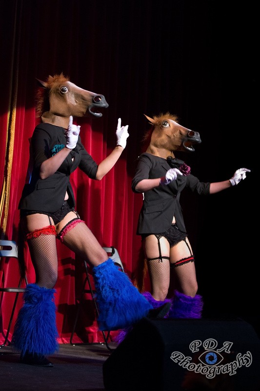 76 Moreorlesque Sisters, Burlesque