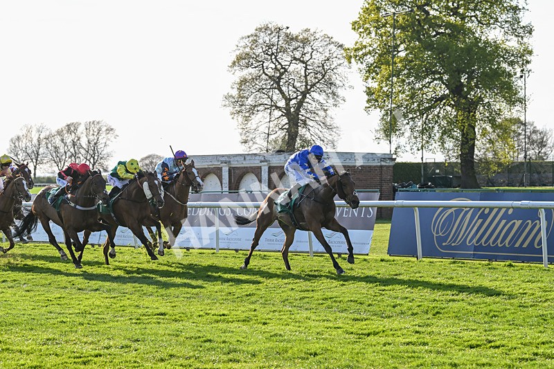 220425-Race 4-Jez Bomb-9094 - Race 4