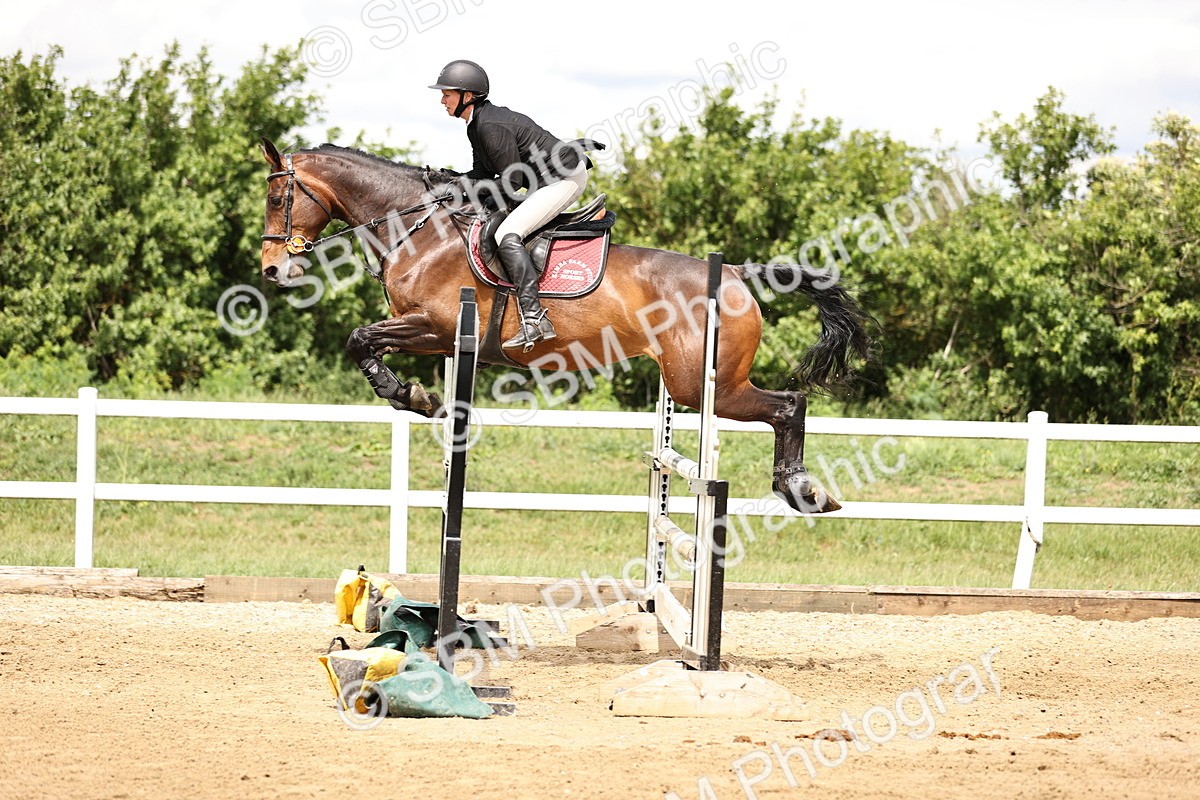 SBM_003207 - Class 11 - Senior Newcomers - 1.10m