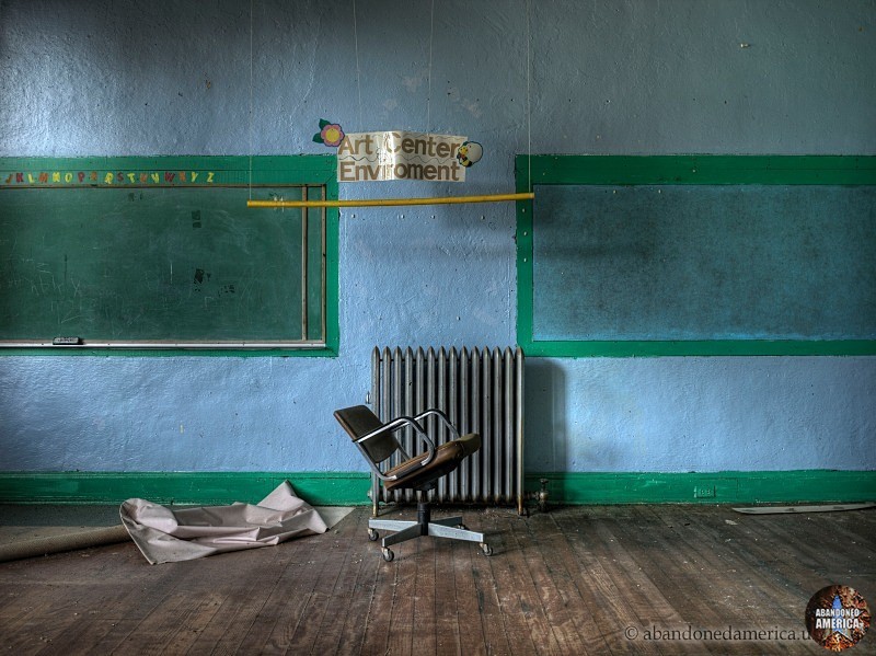 Abandoned classroom - Matthew Christopher's Abandoned America