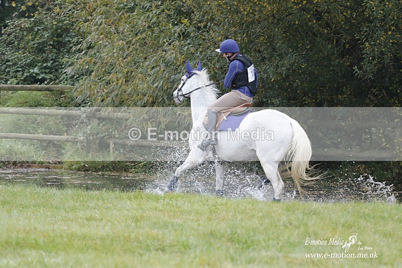 WWHT 171021 0355 - Novice Restricted (0.80m)  17/10/21