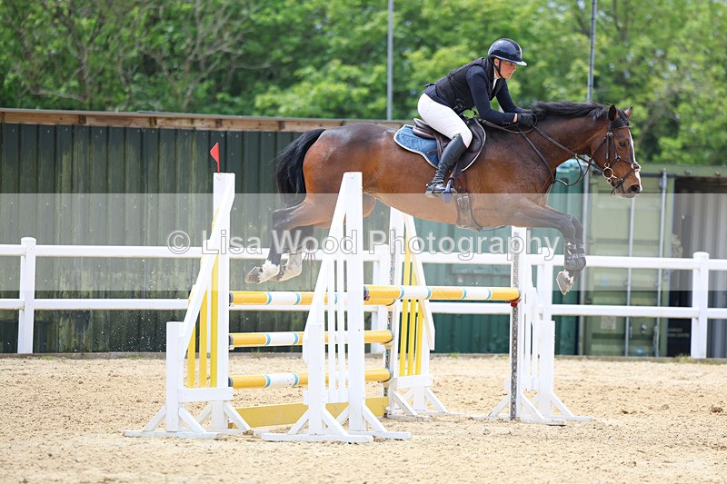 3E7A9467 - Class 8: Senior Newcomers/1.10m open