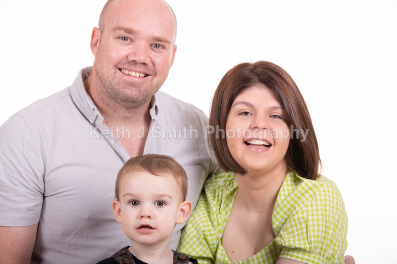 2KJS2738 - Jannie, Kristen & family. Studio