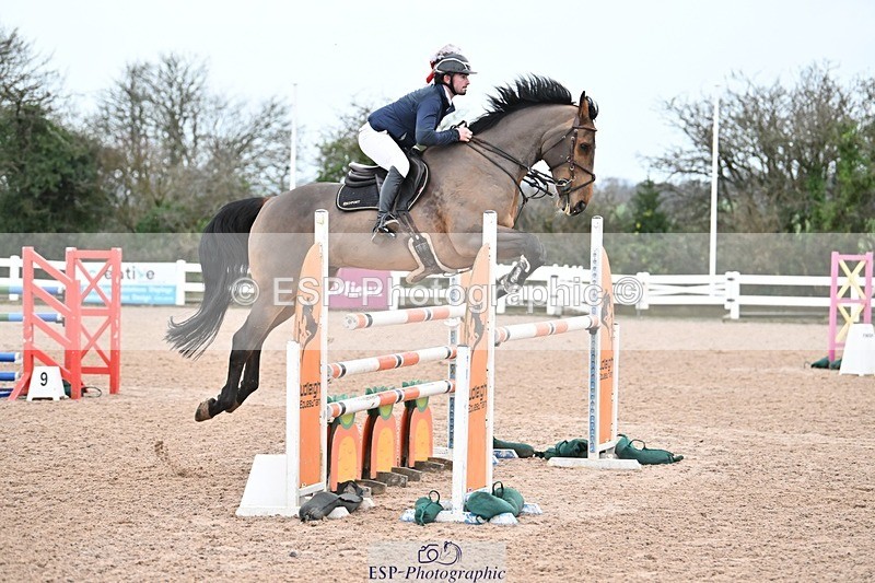241206-141216-01063 - Cls 6 Foxhunter and 1.20m Open