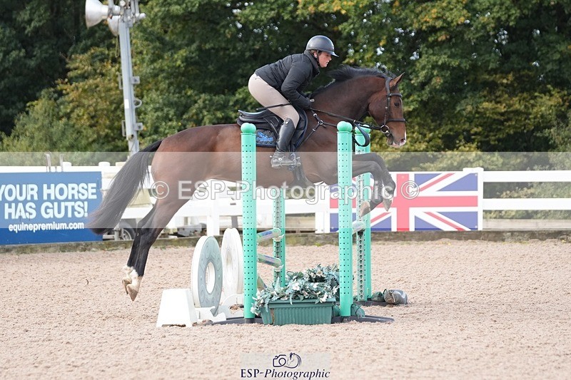 251005-101401-02490 - Cls 22 British Novice and 90cm