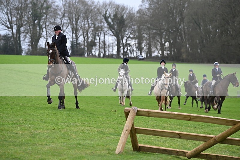 WJ6_9147 - Line Three