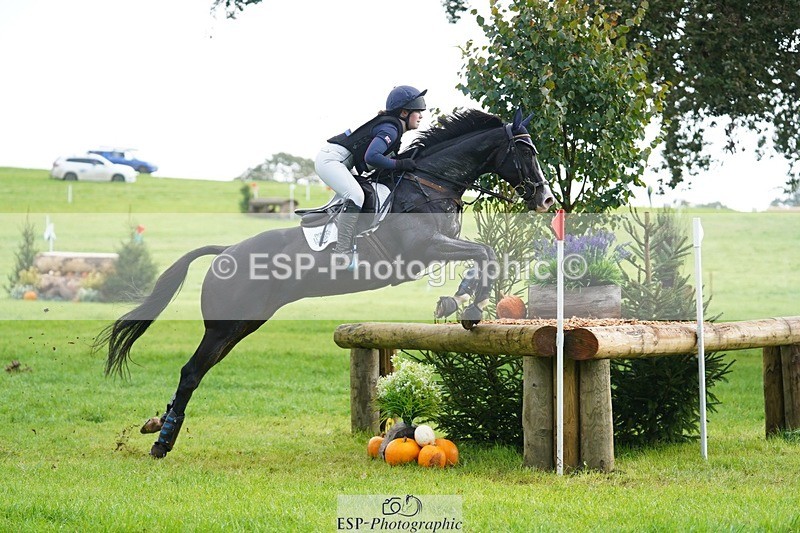 231020-101042-06053 - 004-CARTOON.HERO-Sophie.Wildern-XC