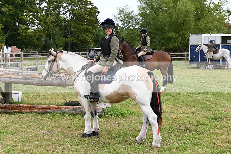 WJ6_2976 - Berks & Bucks - The Old farmhouse - Hound Exercise 20-08-25