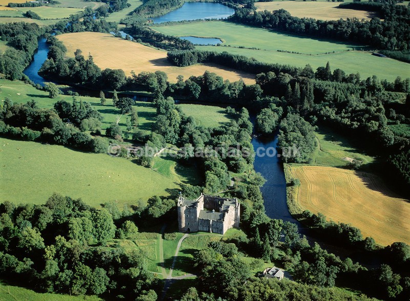 aerial pictures of Scottish monuments tourist attractions castles of Scotland