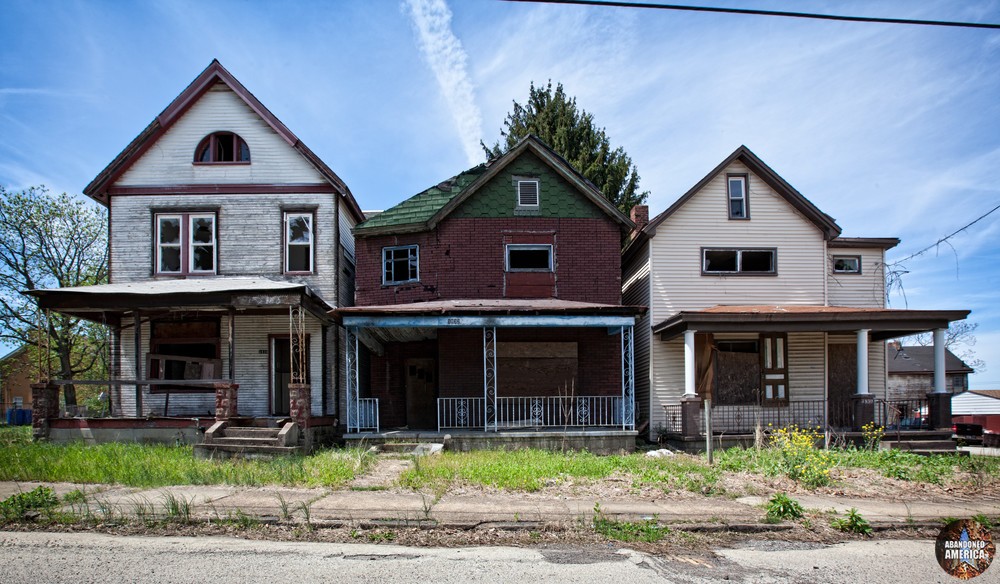 Abandoned Western Pennsylvania Home | Sandwiched - Abandoned Houses and Homes
