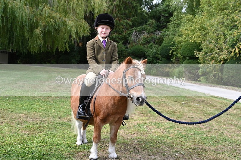 WJ6_3392 - Berks & Bucks - The Old farmhouse - Hound Exercise 20-08-25