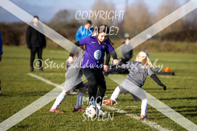 1DX30412 - 2026-01-17 FC Abbey Meads U9 Purple Girls V Develop FC U9 Girls