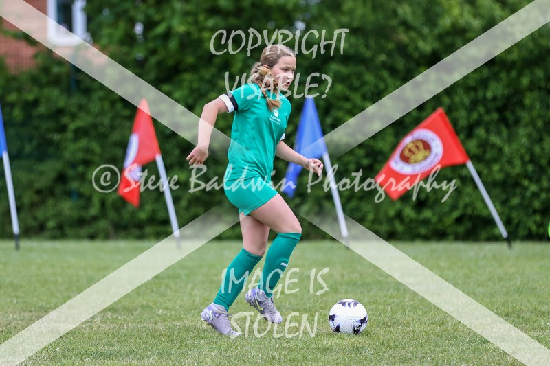 1DX31887 - Covingham Park V Tadpole Farm