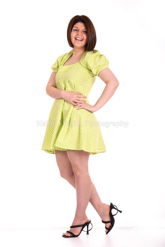 2KJS2810 - Jannie, Kristen & family. Studio