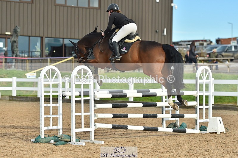 231111A-121142-01759 - Cls 12 Newcomers & 1.10m Open