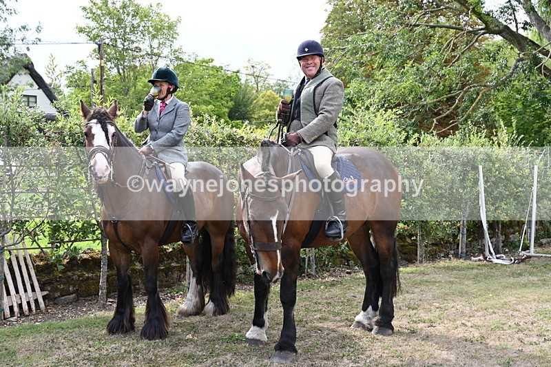 WJ6_3438 - Berks & Bucks - The Old farmhouse - Hound Exercise 20-08-25