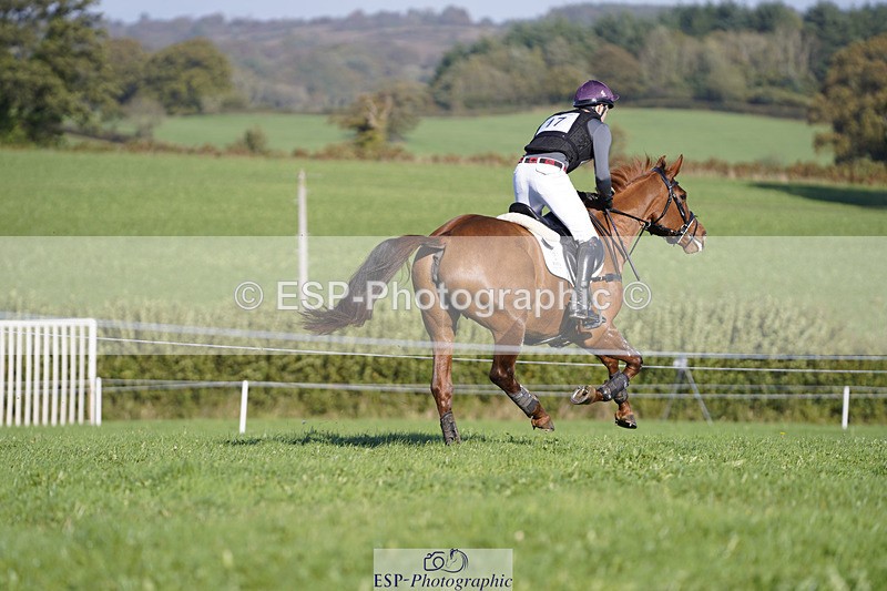 241025-112112-06242 - 017-Louis.Pern-CLASSICTOP.MISS.VIVIENNE