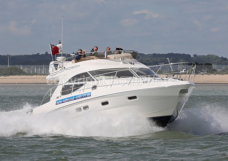 140525 MARINE MATTERS SEALINE F42 WT7A1921 - Flybridge Cruisers