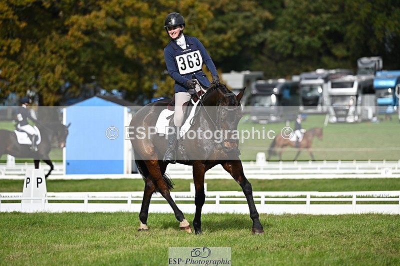 251024A-133705-12175 - D-363-Florrie.Ball