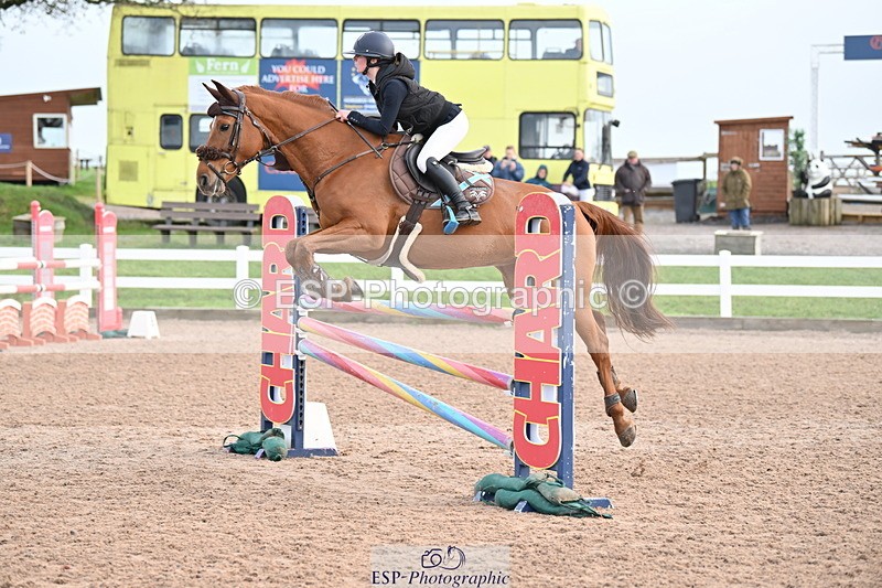 231209A-121204-01726 - Cls 12 Newcomers & 1.10m Open