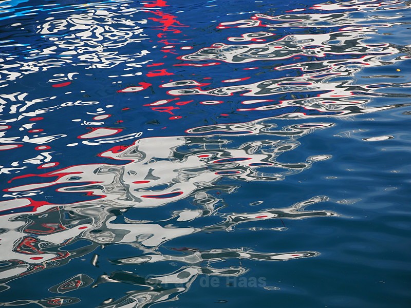 PA2703880761 - Water gazing