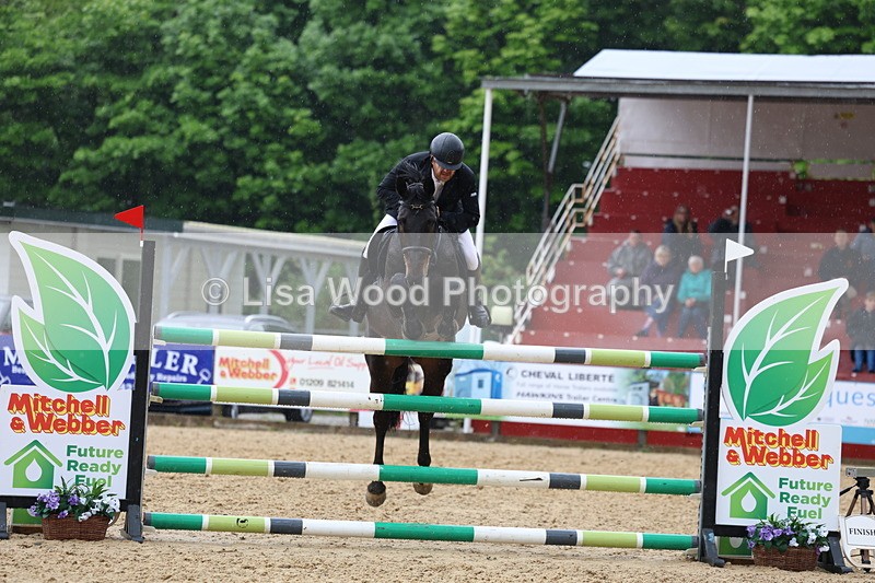 3E7A7604 - Class 9: Senior 1.30m open
