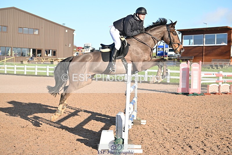 231210A-132115-02563 - Cls 20 Newcomers & 1.10m Open