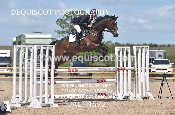 JAC_4572 - CLASS 6 Senior Newcomers/ 1.10m Open
