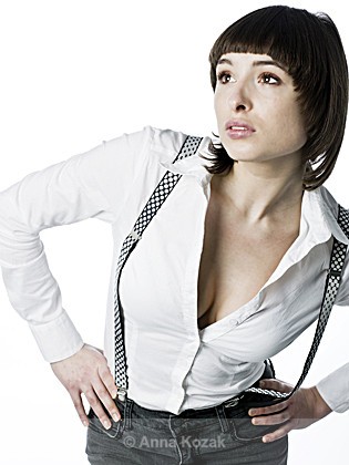 Anna S in studio - Portrait in digital