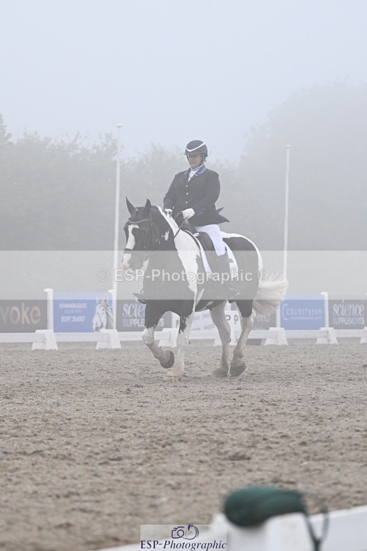 250907-145642-08976 - 106-Lucy.HamblettGalliano.Gold.Dust