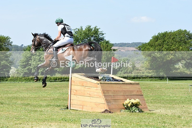 230527-112444-08849 - 307-PENHILLS_CANDY_MAN-Max_Warburton-XC