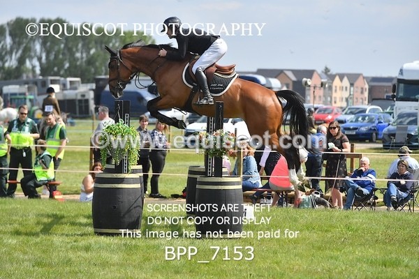 BPP_7153 - CLASS 3 Andrew Hamilton Coach, RHS Foxhunter Championship Qualifier