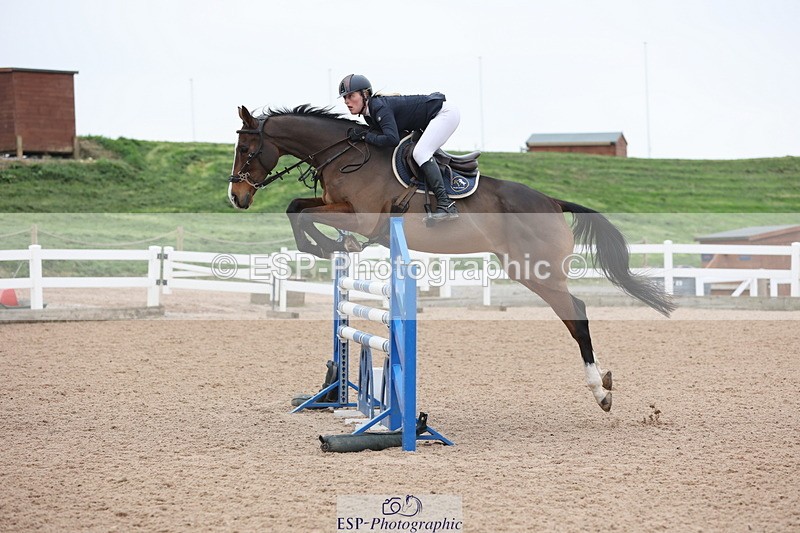 241101A-114321-01470 - FRI Cls 5 Newcomers and 1.10m Open