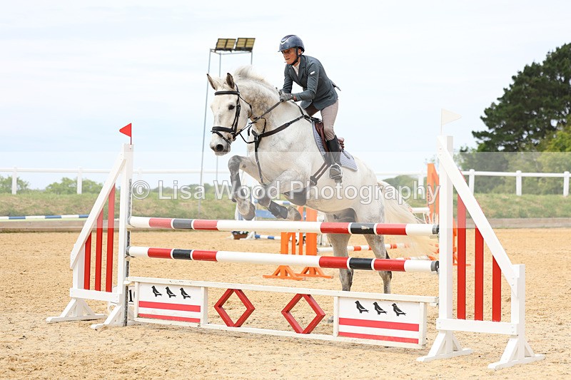 3E7A9509 - Class 8: Senior Newcomers/1.10m open