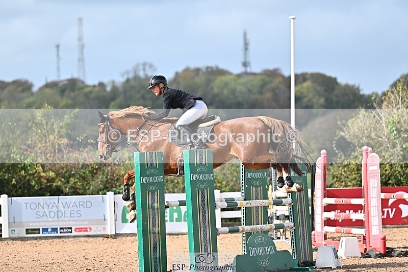 261014-130402-00556 - Cls  05 Snr Newcomers & 1.10m Open