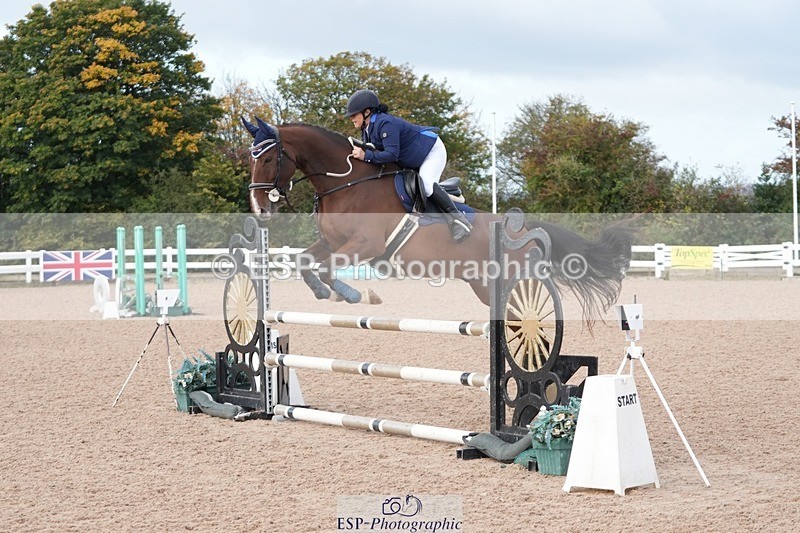 251005-100518-02456 - Cls 22 British Novice and 90cm