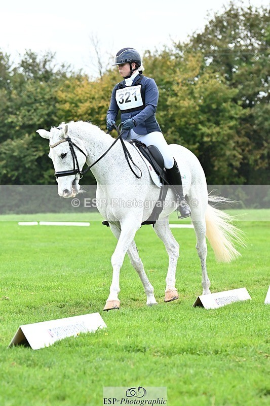 241024-120013-02581 - 321-Hannah.Underhill-DONBEG.GREY