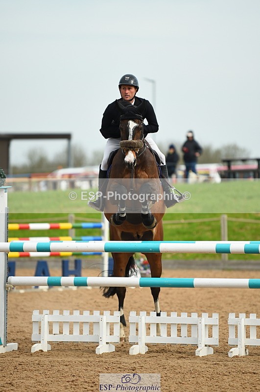 230504A-091230-00302 - Cls 8 Snr Foxhunter