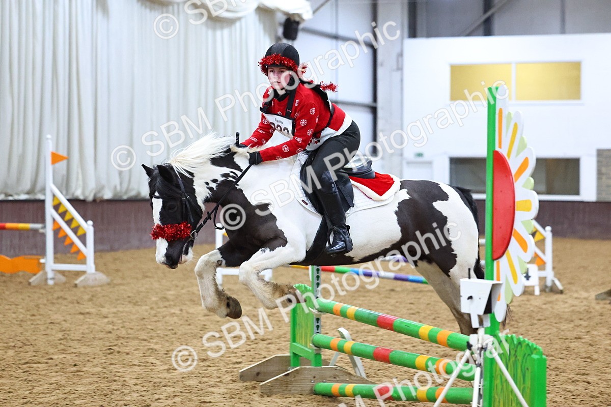 SBM_001916 - Class 4 - Festive Fences - 70cm