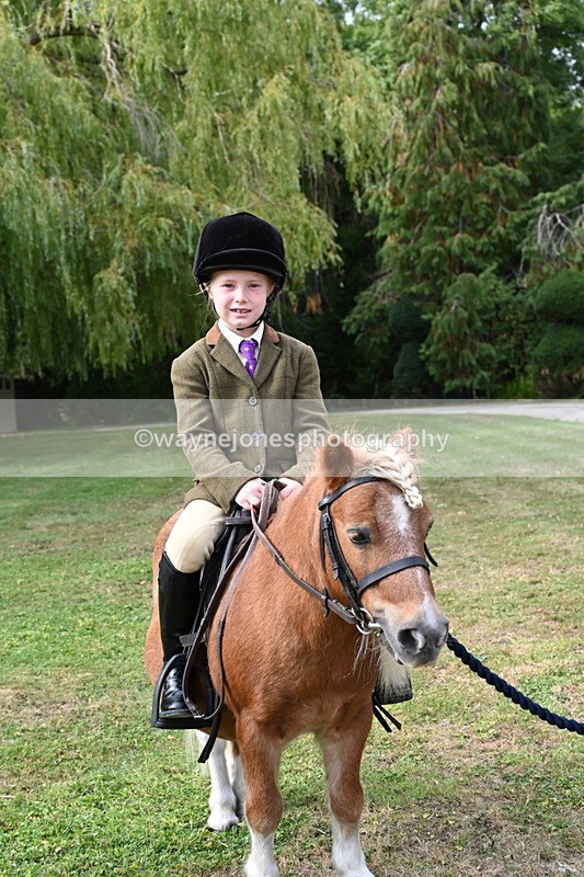 WJ6_3409 - Berks & Bucks - The Old farmhouse - Hound Exercise 20-08-25