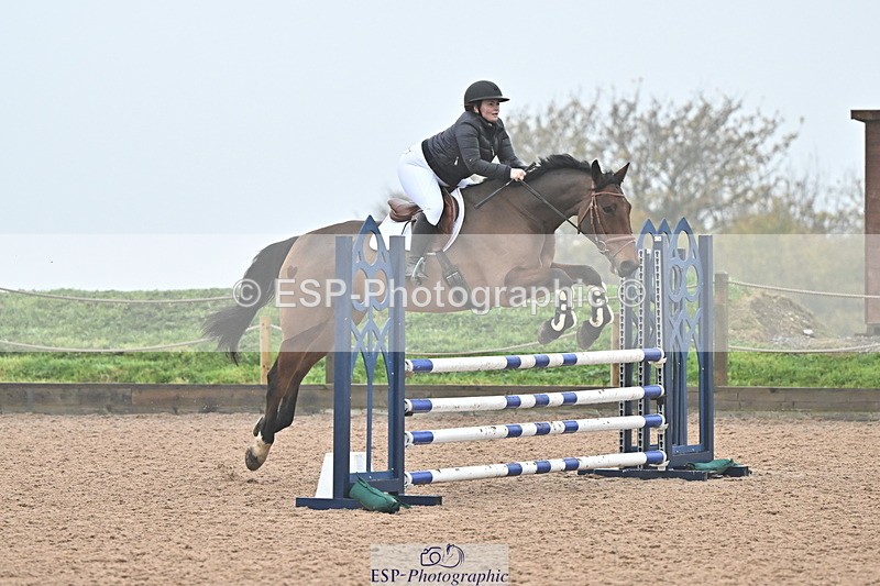 241103A-110009-06834 - SUN Cls 18 British Novice and 90cm Open