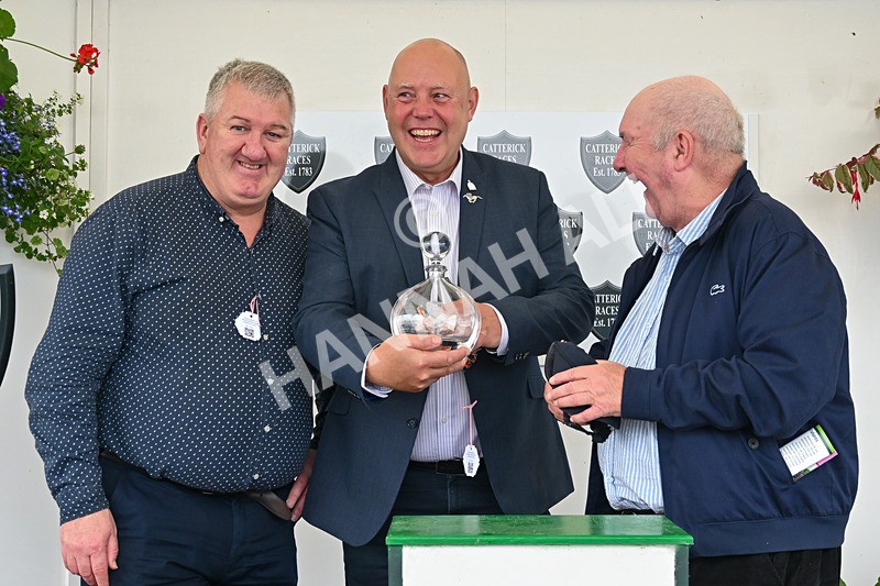 280824-Race 3-Too Much Too Young-4771 - Race 3