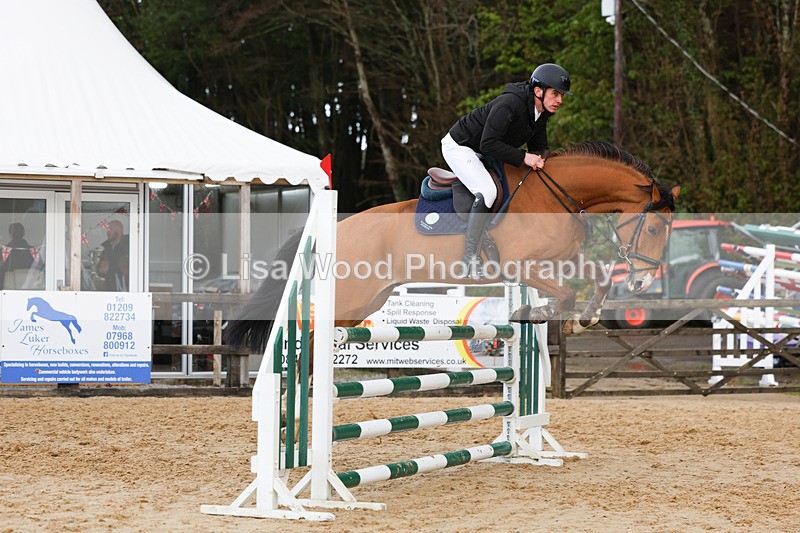 3E7A1466 - Class 6: Senior 1.05m
