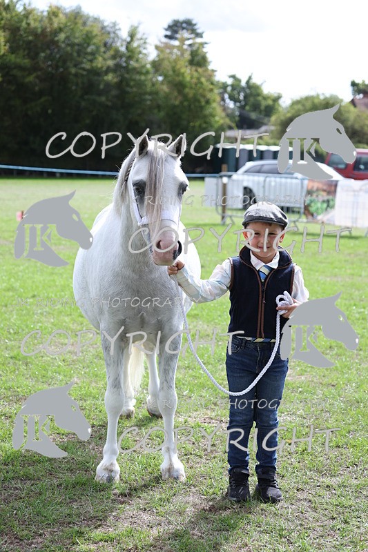 APP_2923 - Class 10a/b M&M in hand