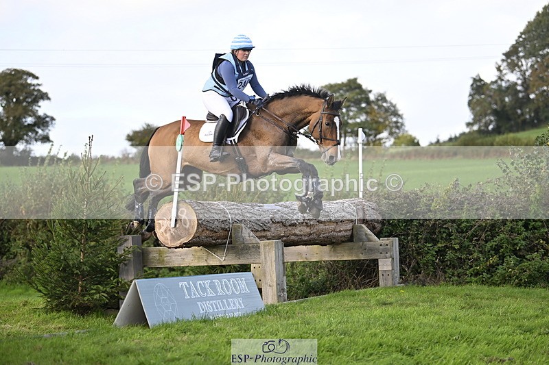 251024A-153316-15030 - C-240-Issy.Hollidge