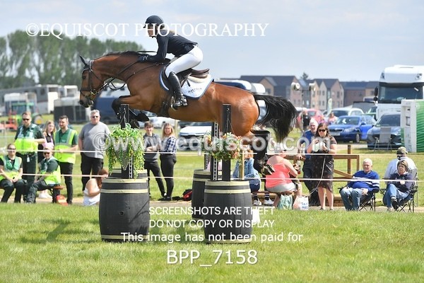 BPP_7158 - CLASS 3 Andrew Hamilton Coach, RHS Foxhunter Championship Qualifier